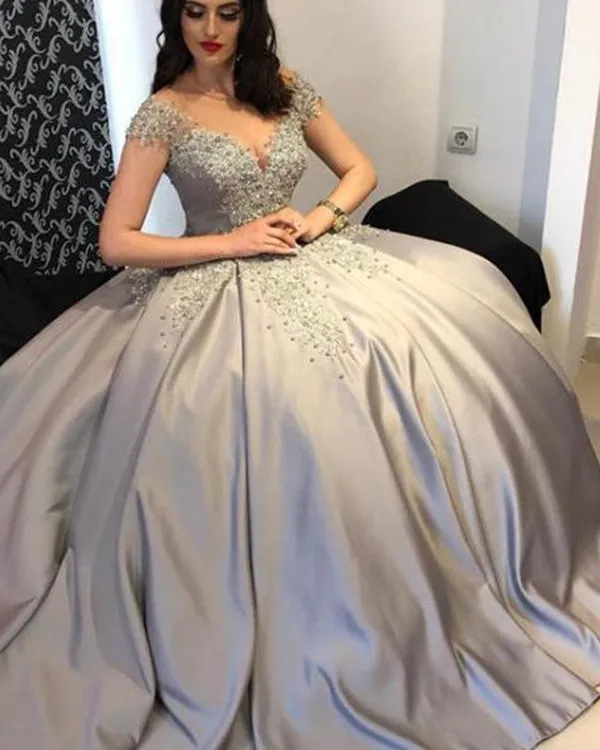 2019 Elegant Silver Lace Satin Quinceanera Dresses Beaded Sheer Neckline Ball Gown Sweet 16 vestidos de quinceañera