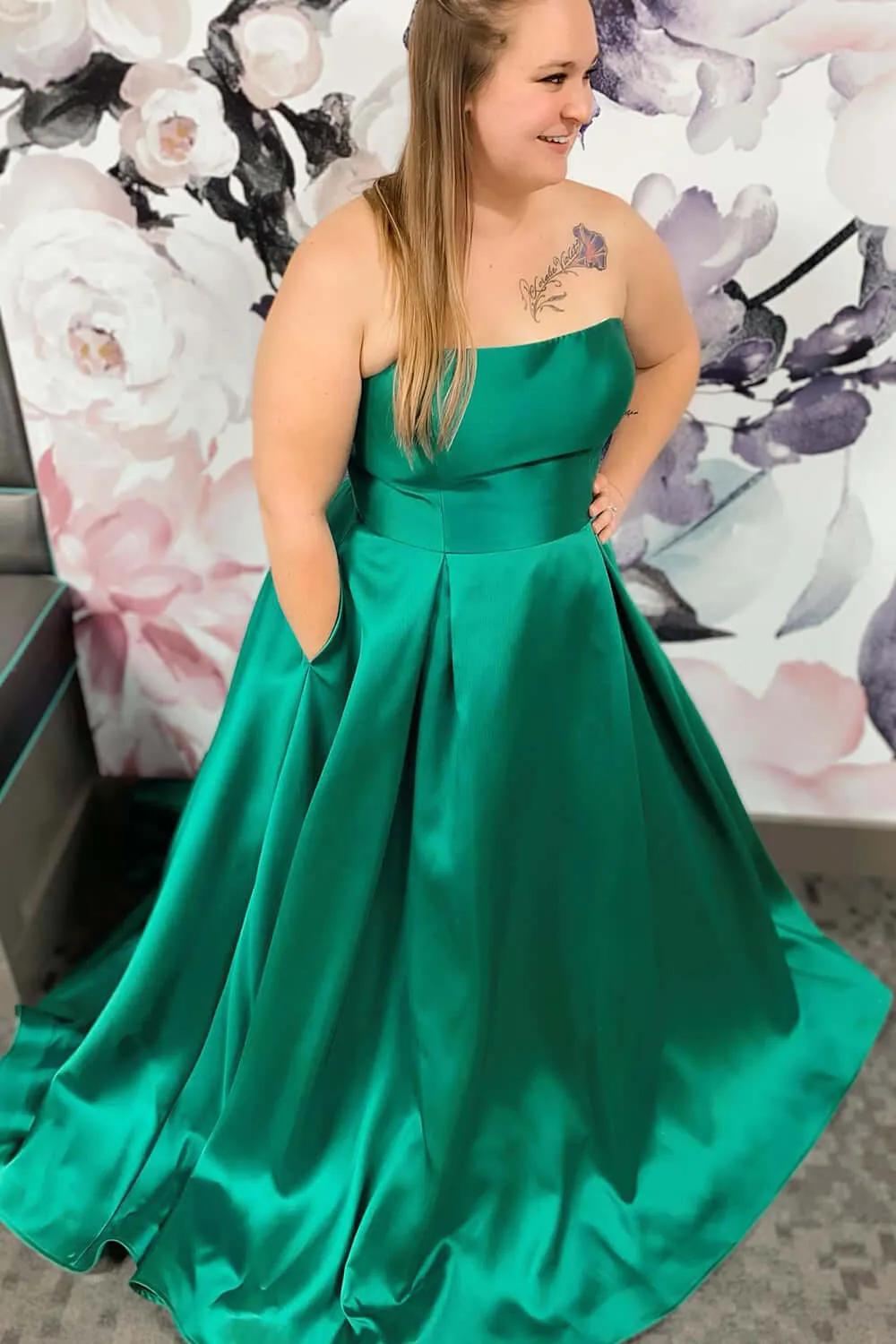 A Line 2025 Plus Size Prom Dresses Green Satin Long Formal Dress with Pockets