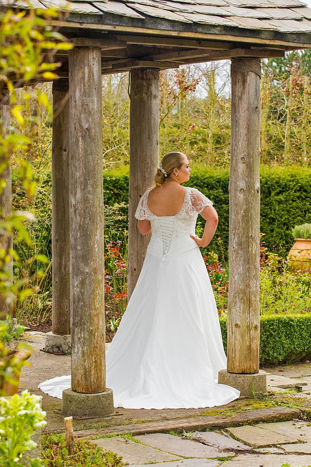 Delicate Iris Plus Size V-neck Lace Sleeve Wedding Dress-MK_705851