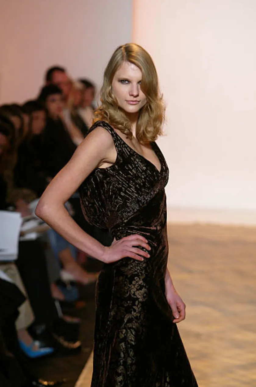 Documented Fall 2004 Richard Tyler Brown Printed Floral Velvet & Beaded Dress w Train & Plunge Back