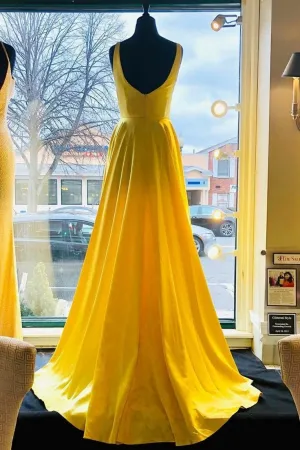 Elegant Long Yellow Prom Gown with Leg Slit Side