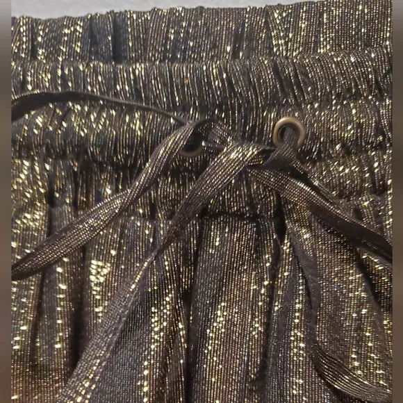 NWT -MADISON MARCUS - SHORTS - golden/black - evening shorts- WITH TAG