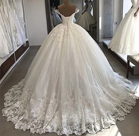Off The Shoulder Lace Wedding Dresses with Appliques 2019 V-Neck Tulle Bridal Gowns