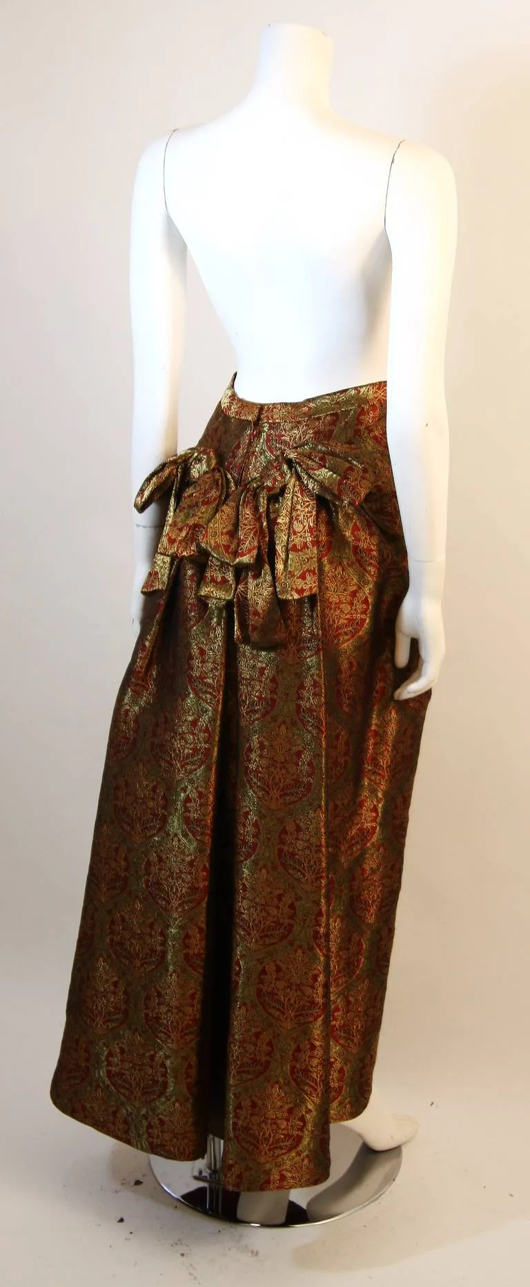 OSCAR DE LA RENTA Gold and Burgundy Evening Ensemble