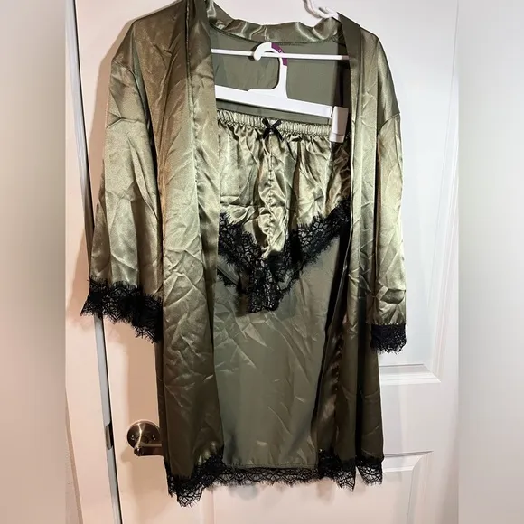 Satin Lace 2pc Set Olive Green Black Lounging Robe and Shorts Size Medium