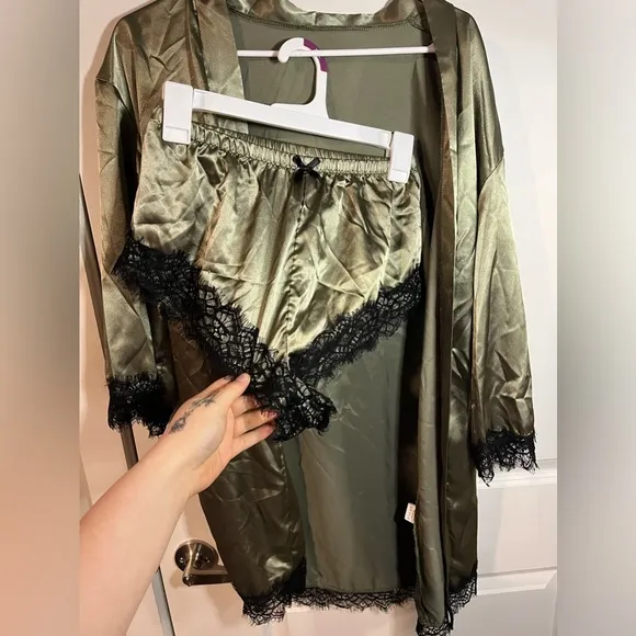 Satin Lace 2pc Set Olive Green Black Lounging Robe and Shorts Size Medium