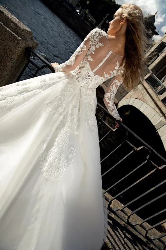 Sheer Neck Full Sleeve Lace Wedding Dress Appliques Fashion A-line Tulle Bridal Gowns 2019