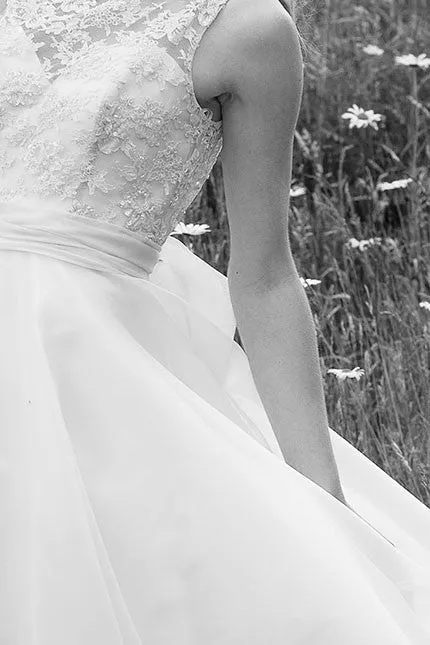 Short Scoop Appliqued Sleeveless Chiffon Wedding Dress-MK_701061