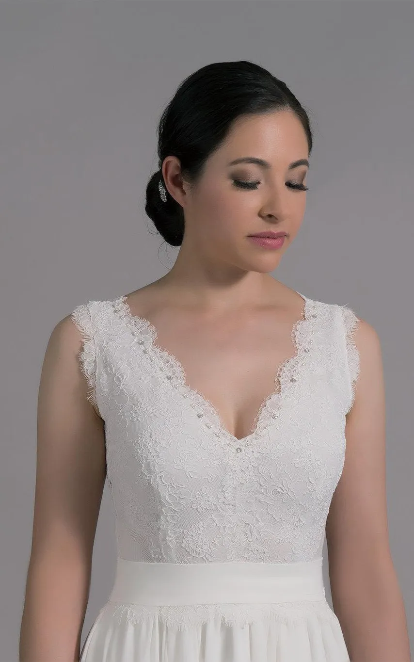 Sleeveless V-Neck Pleated Chiffon Dress With Lace Bodice