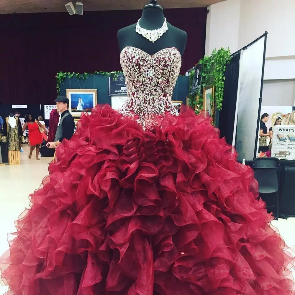 Sparkly Burgundy Quinceanera Dresses Crystals Sweetheart Beaded Organza Ruffles Ball Gown Sweet 16 Dresses