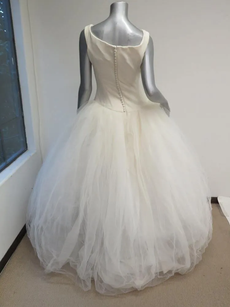 Vera Wang Women's Dress: Cream Silk Blend Size 10, Pre-owned